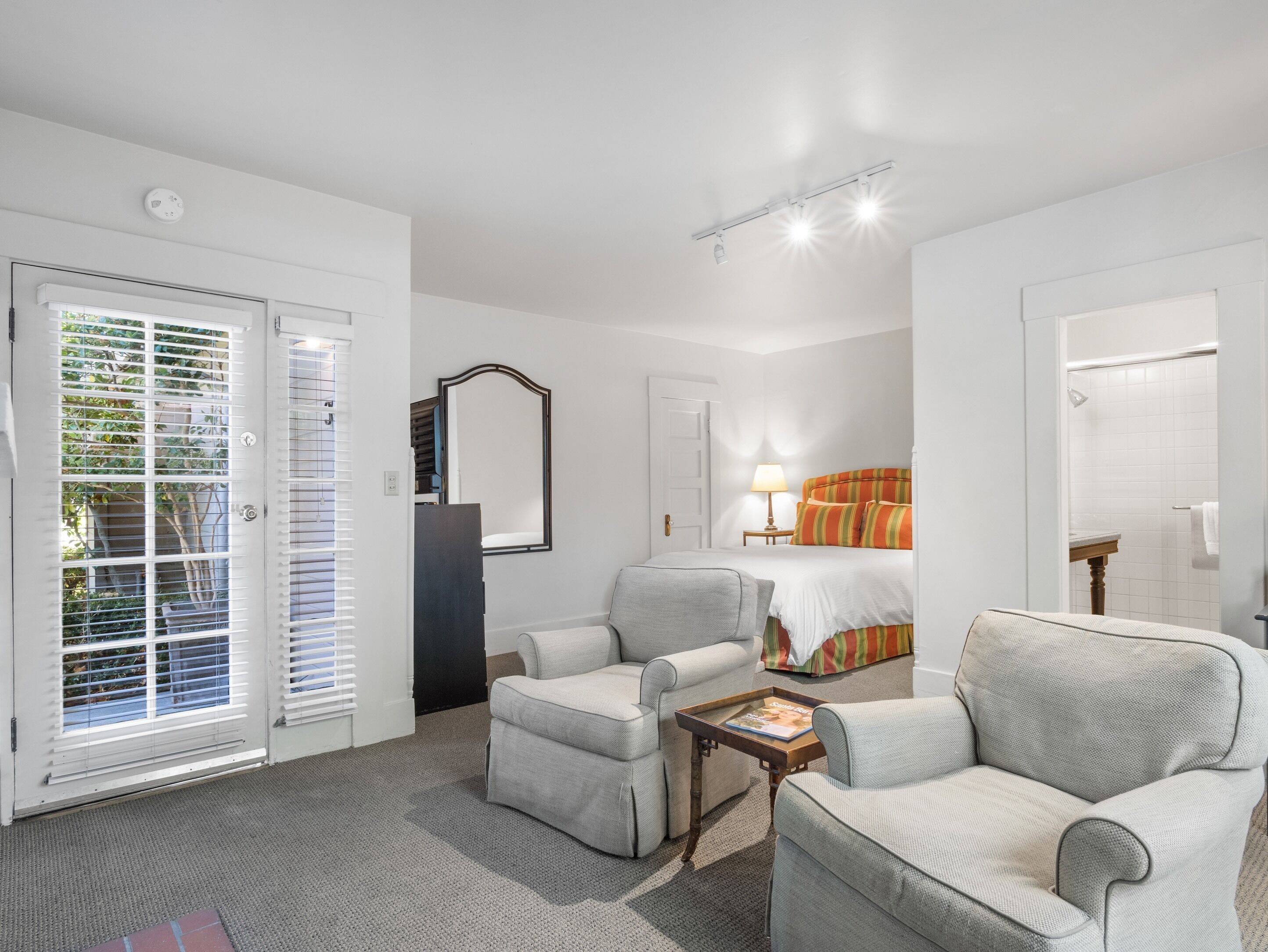 signature single room, 1 queen bed, fireplace, garden area | premium bedding, pillow-top beds, individually decorated