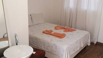 Quarto casal standard | Frigobar, Wi-Fi de cortesia, roupa de cama
