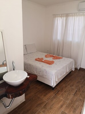 Standard Double Room | Minibar, free WiFi, bed sheets