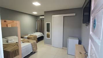 Minibar, wifi gratis y ropa de cama