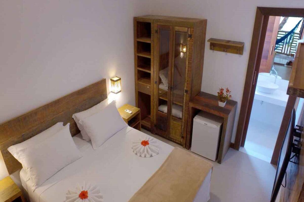 Minibar, free WiFi, bed sheets