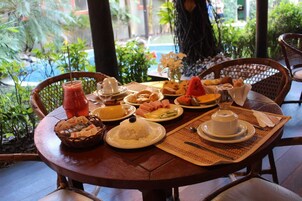 Free daily full breakfast