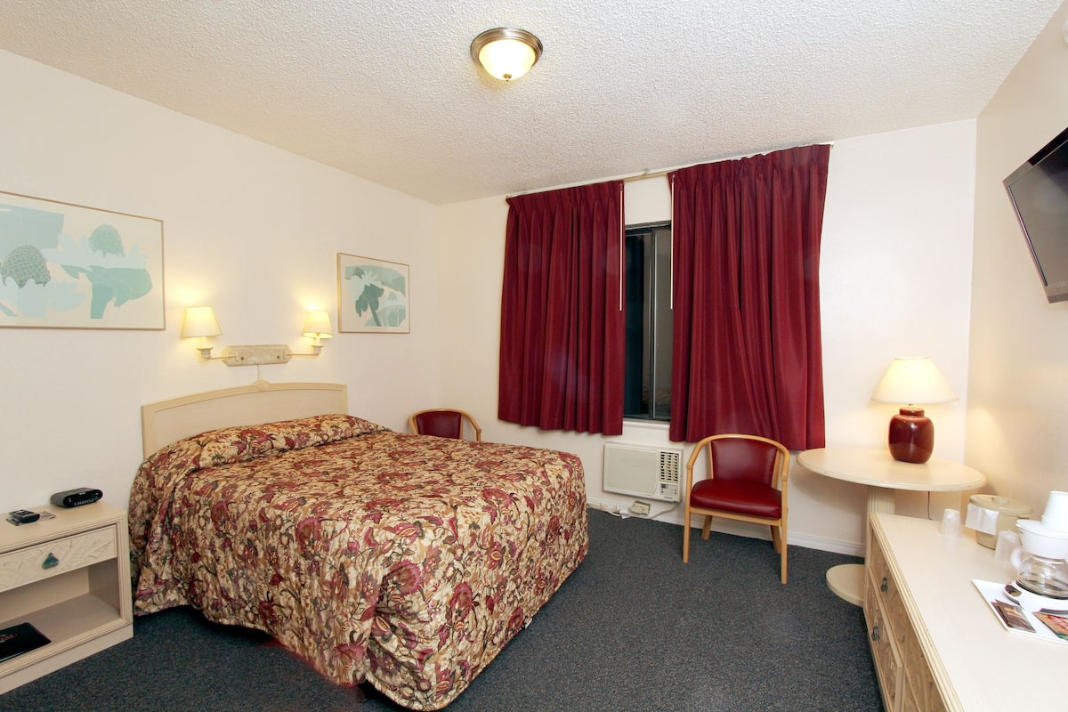 Deluxe kamer, 1 kingsize bed | Een strijkplank/strijkijzer, gratis wifi, beddengoed