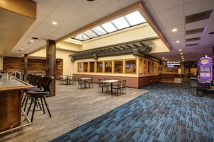2 bares/lounges