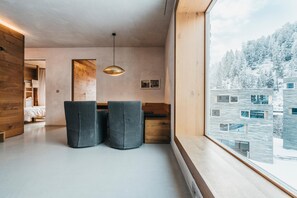 Flat-screen TV, table football, ping pong, books - Rocksresort (Laax)