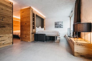 Flat-screen TV, table football, ping pong, books