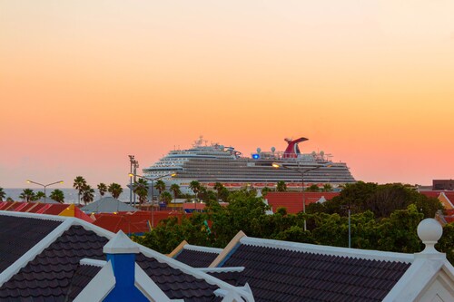 Curacao Suites Hotel