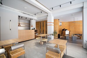 Reception - Metz Pratunam Hotel (Bangkok)