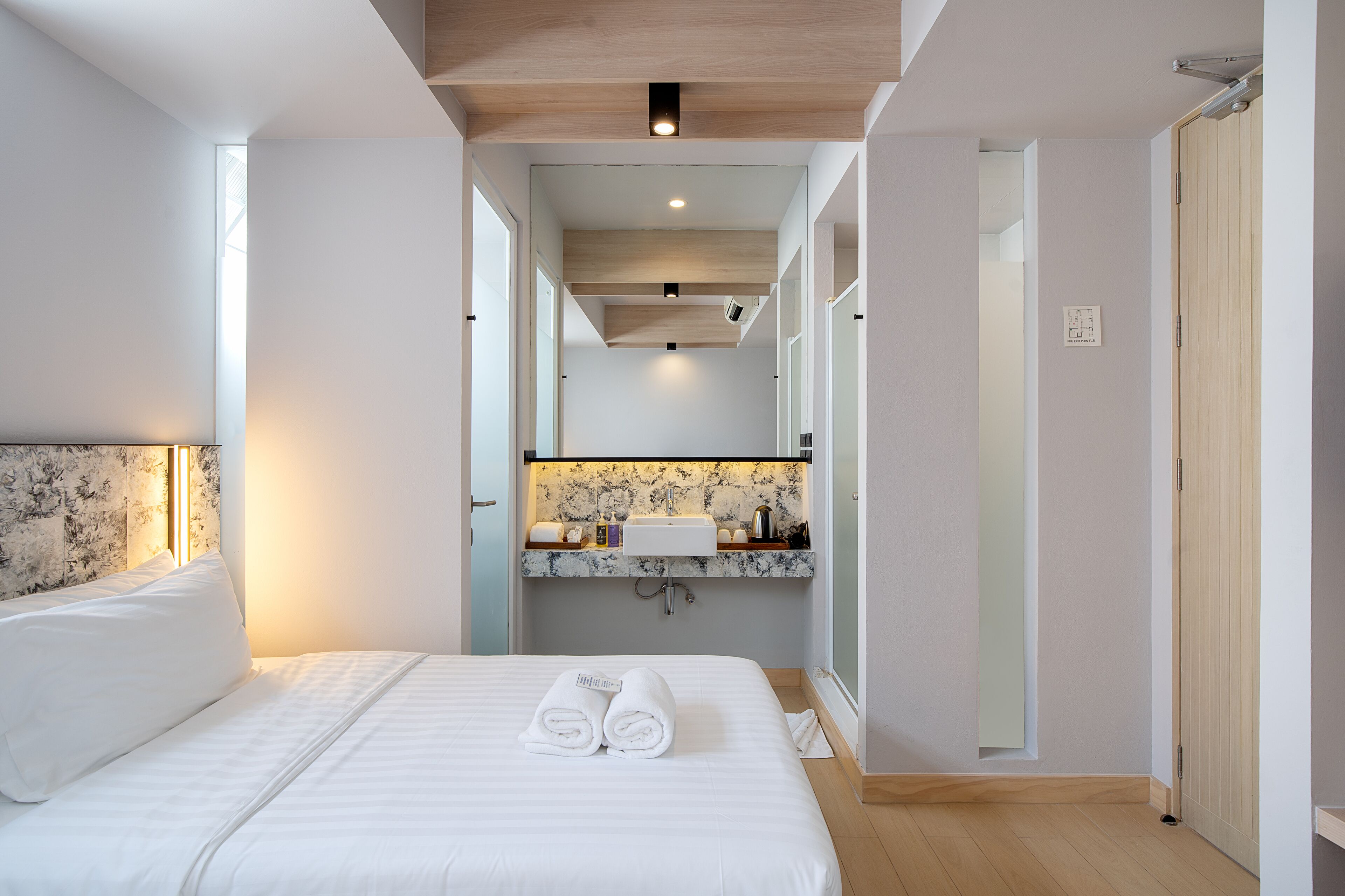 Minibar, Zimmersafe, kostenloses WLAN, Bettwäsche