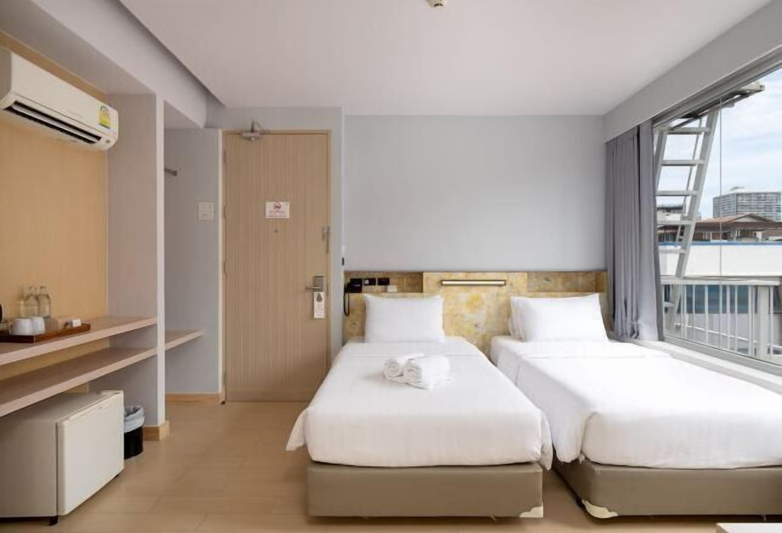 Minibar, caja de seguridad en la habitación, wifi gratis y ropa de cama 