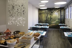 每日供應全套早餐 (每人 EUR11.50)