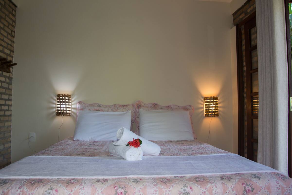 Minibar, desk, free WiFi, bed sheets