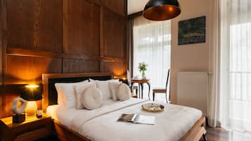 Deluxe Studio | 1 bedroom, premium bedding, desk, laptop workspace