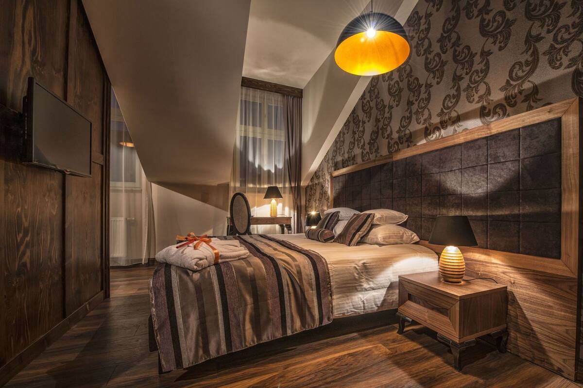 Literie de qualité, bureau, espace de travail pour ordinateurs portables