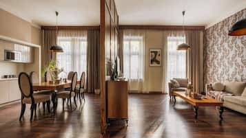 Executive-Apartment, Balkon | Wohnbereich | LCD-Fernseher