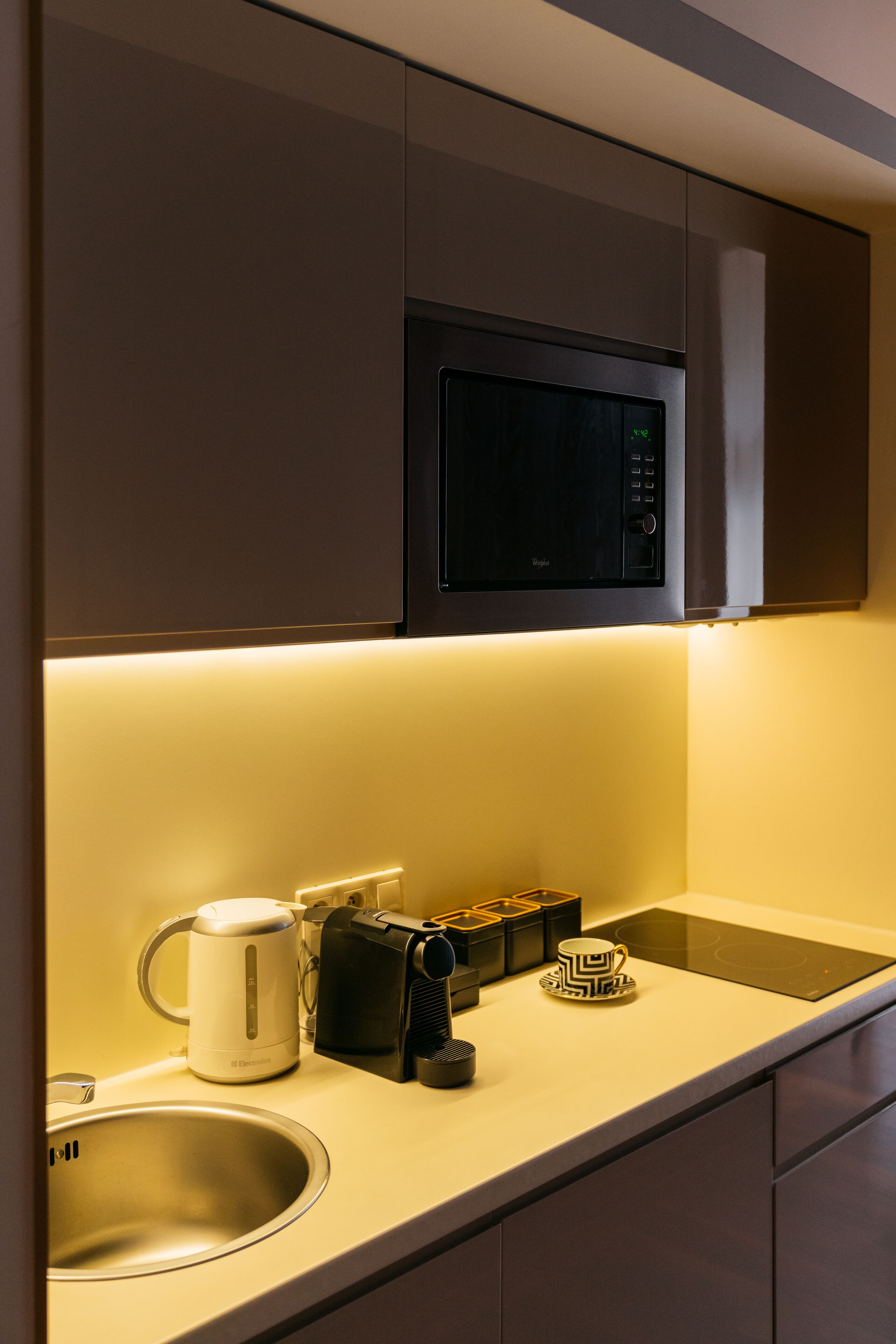 deluxe studio | private kitchenette | fridge, coffee/tea maker, electric kettle, paper towels