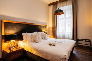 Ropa de cama de alta calidad y escritorio 