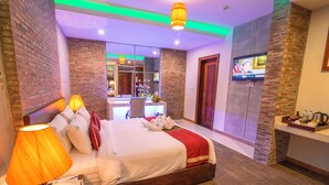 Junior Double Room | Balcony view - Wisteria Hotel (Phnom Penh)