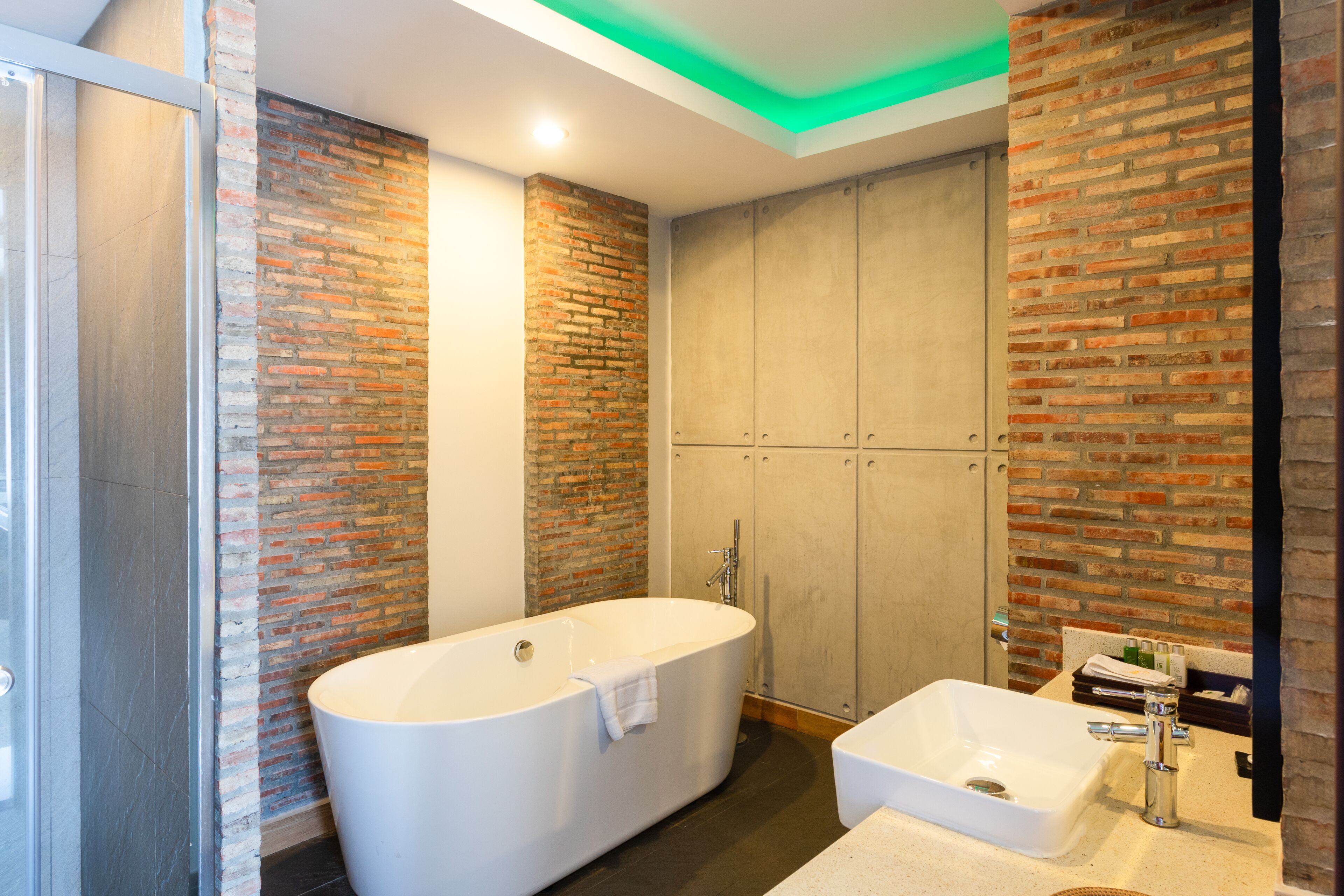 Rainfall showerhead, designer toiletries, hair dryer, bathrobes