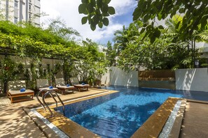 Outdoor pool - Wisteria Hotel (Phnom Penh)