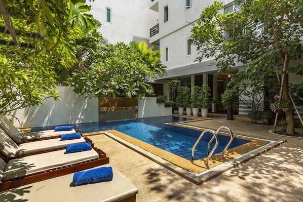 Outdoor pool - Wisteria Hotel (Phnom Penh)