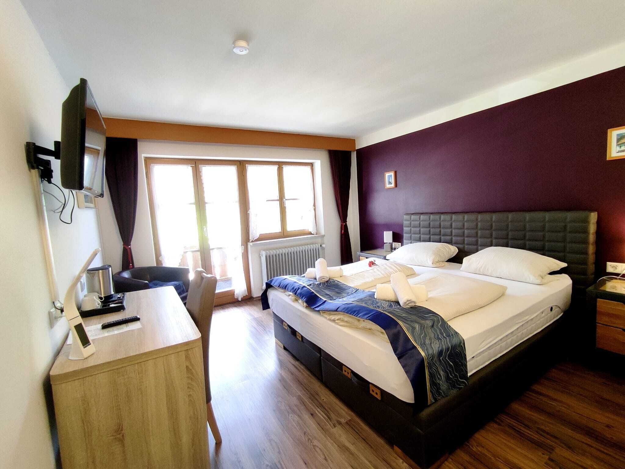 Chambre | Ameublement unique, bureau, accès au Wi-Fi (inclus), literie fournie