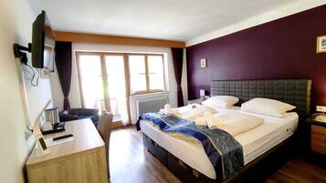 Individually furnished, desk, free WiFi, bed sheets