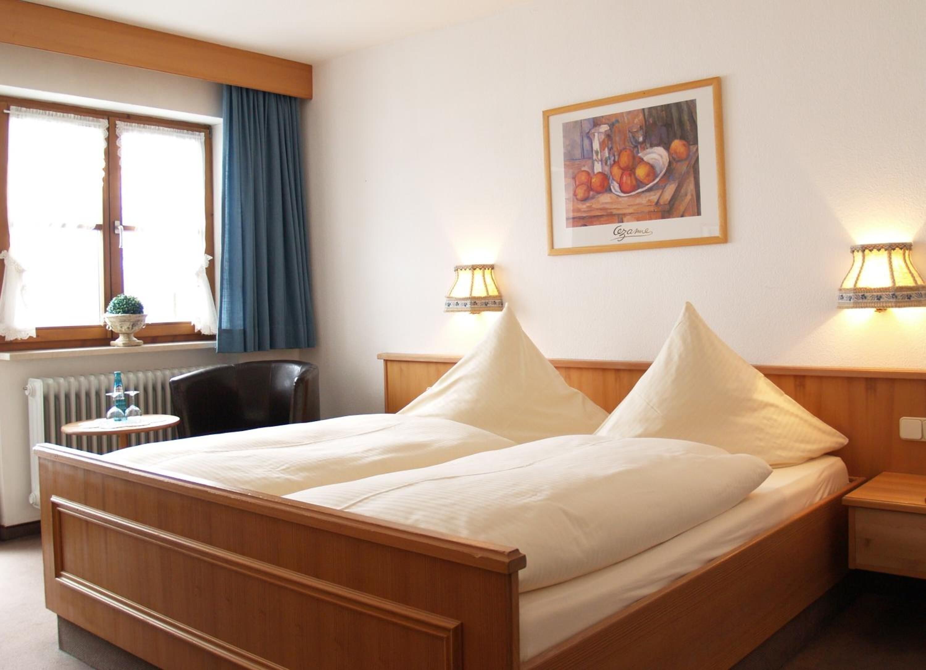 individually furnished, desk, free wifi, bed sheets