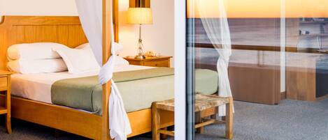 Minibar, in-room safe, desk, soundproofing