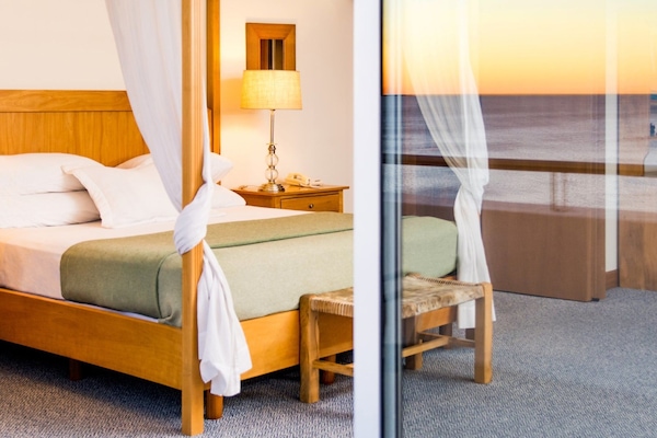 Μίνι μπαρ, χρηματοκιβώτιο στο δωμάτιο, γραφείο, ηχομόνωση