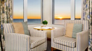 Minibar, in-room safe, desk, soundproofing - Hotel Península Valdés (Puerto Madryn)