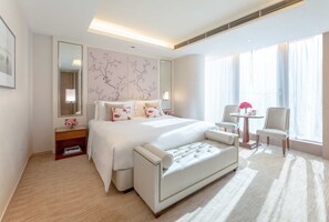 Deluxe King Room | Down duvets, minibar, in-room safe, blackout curtains - The Pottinger Hong Kong (Hong Kong)