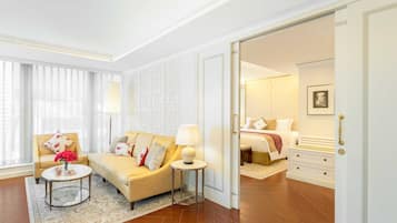 Süit, 1 En Büyük (King) Boy Yatak, Sigara İçilmez, Şehir Manzaralı (Studio) | 1 yatak odası, kuştüyü yorgan, minibar, odada kasa