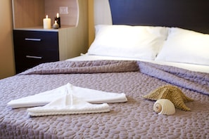 Bộ đồ giường cao cấp, chăn bông, nệm cao su hoạt tính (memory foam)
