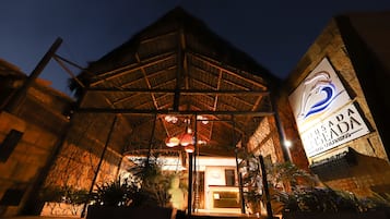 Fachada del alojamiento - Noche