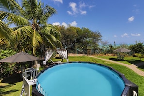 Outdoor pool, open 8:00 AM to 6:30 PM, pool umbrellas, pool loungers - Pousada Enseada dos Golfinhos (Tibau do Sul)