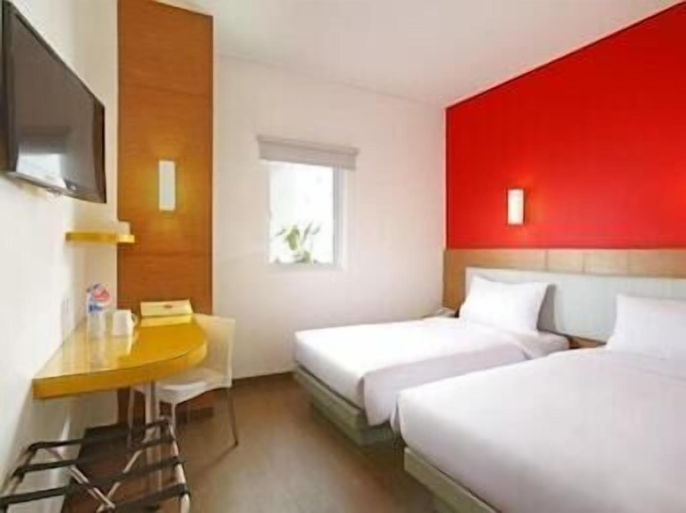 In-room safe, free WiFi, bed sheets