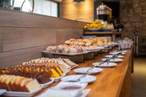Desayuno bufé gratuito y diario