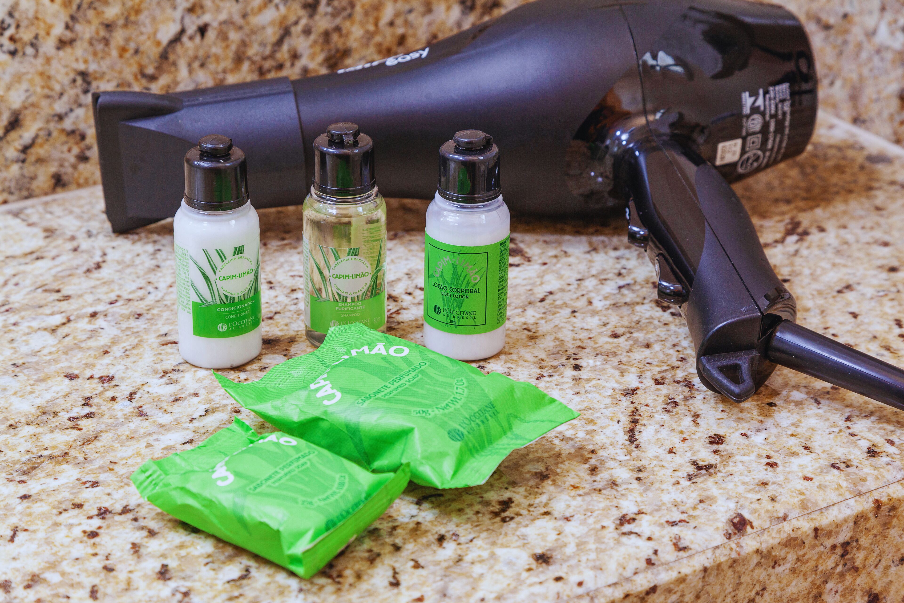 business room | minibar, in-room safe, desk, soundproofing