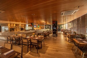 Lunch and dinner served