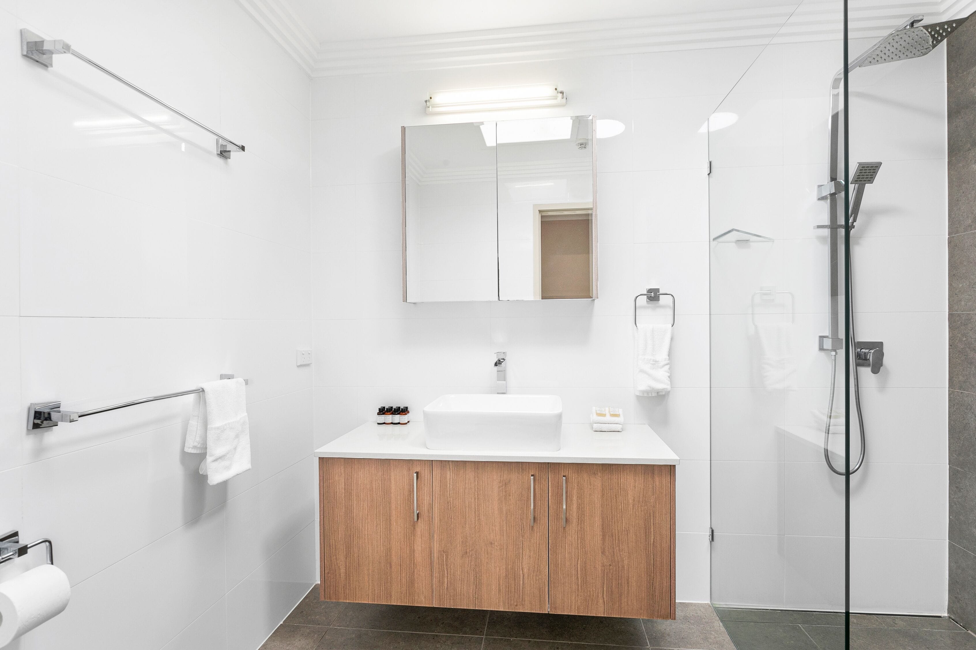 2 Bedroom Apartment | Bathroom | Shower, hair dryer, towels