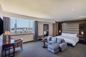 客房, 1 張特大雙人床 | 迷你吧、客房內保險箱、書桌、熨��斗/熨衣板