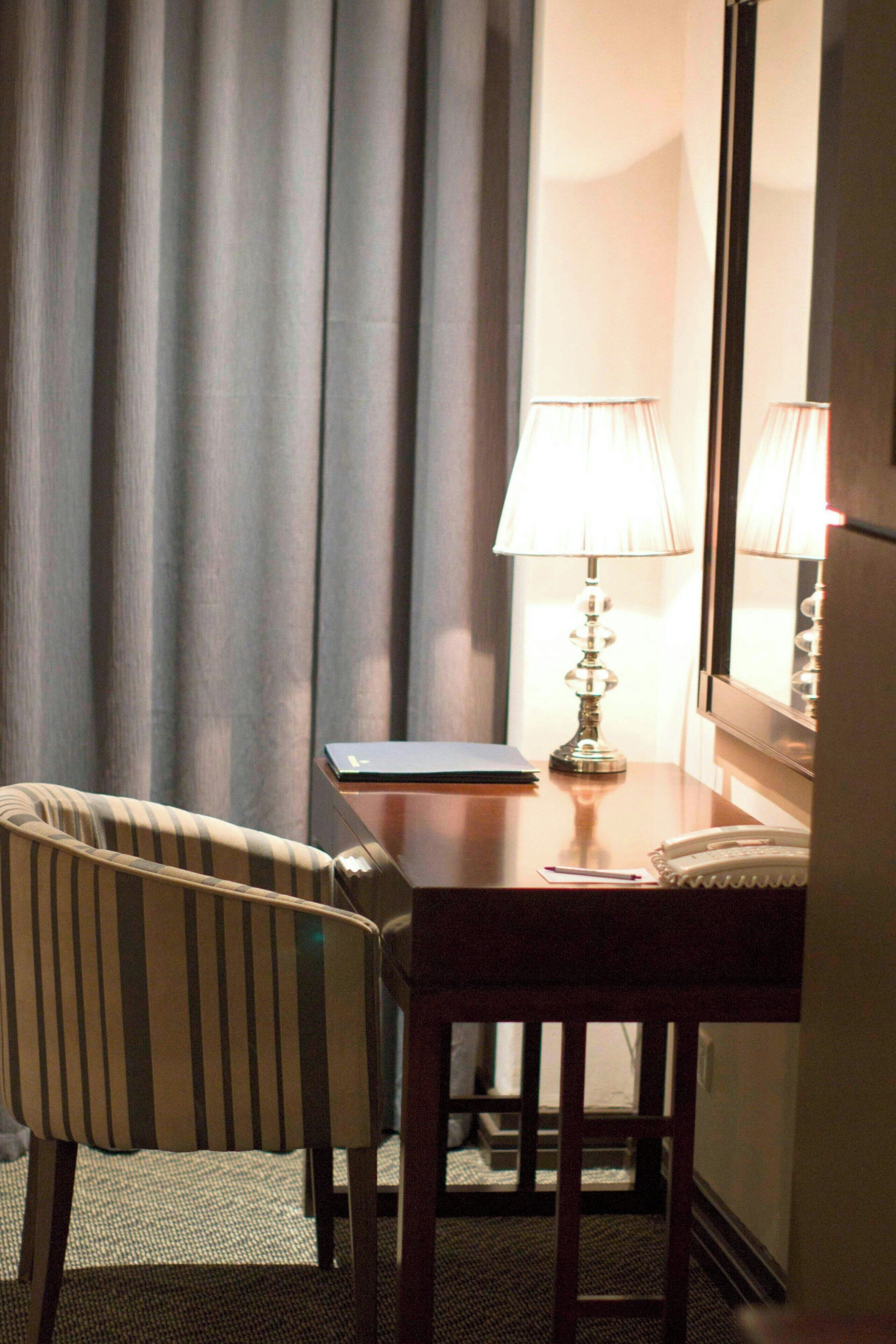 room, 1 king bed | minibar, in-room safe, desk, iron/ironing board