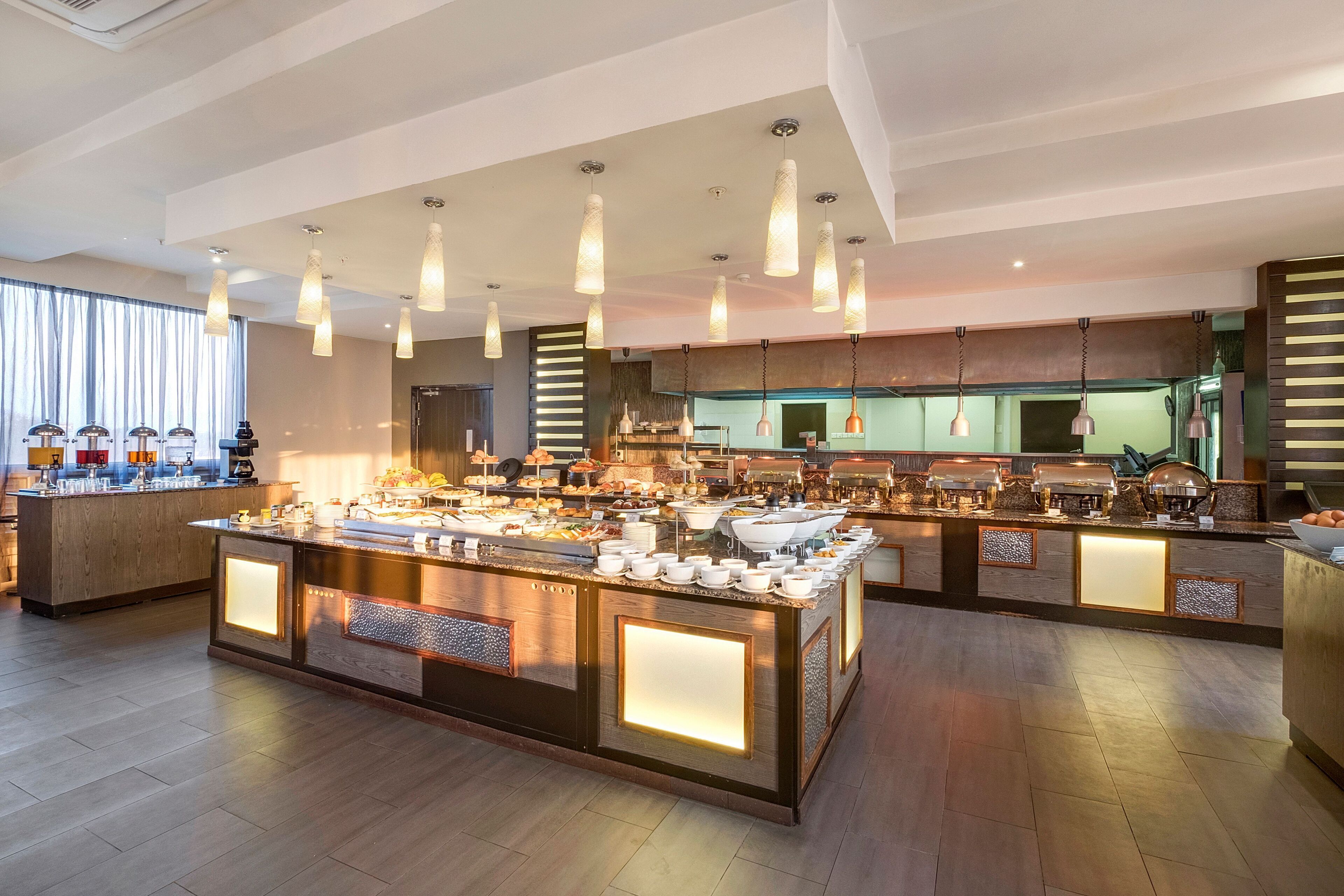 free daily english breakfast