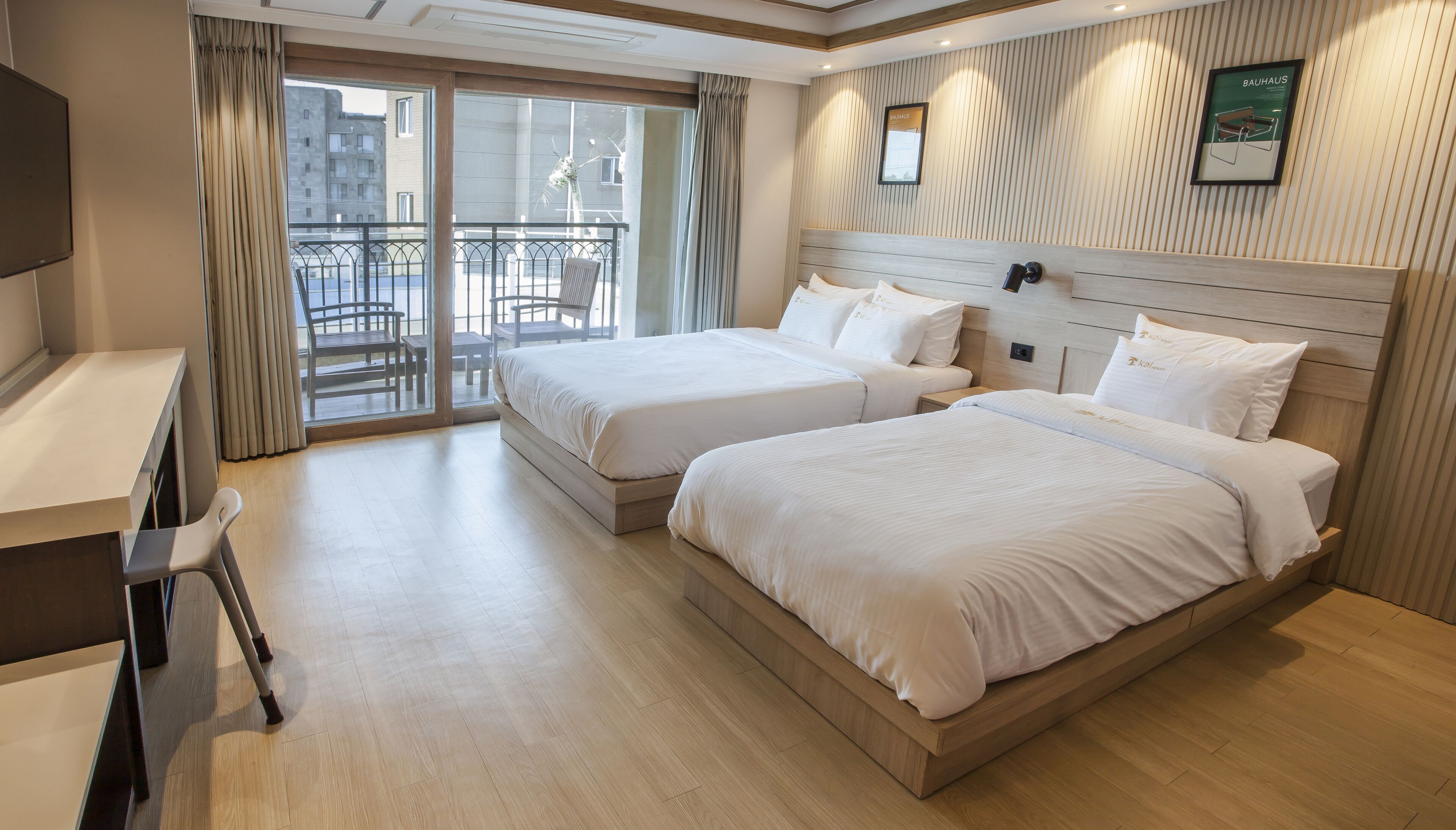 Cortinas blackout, wifi gratis y ropa de cama 