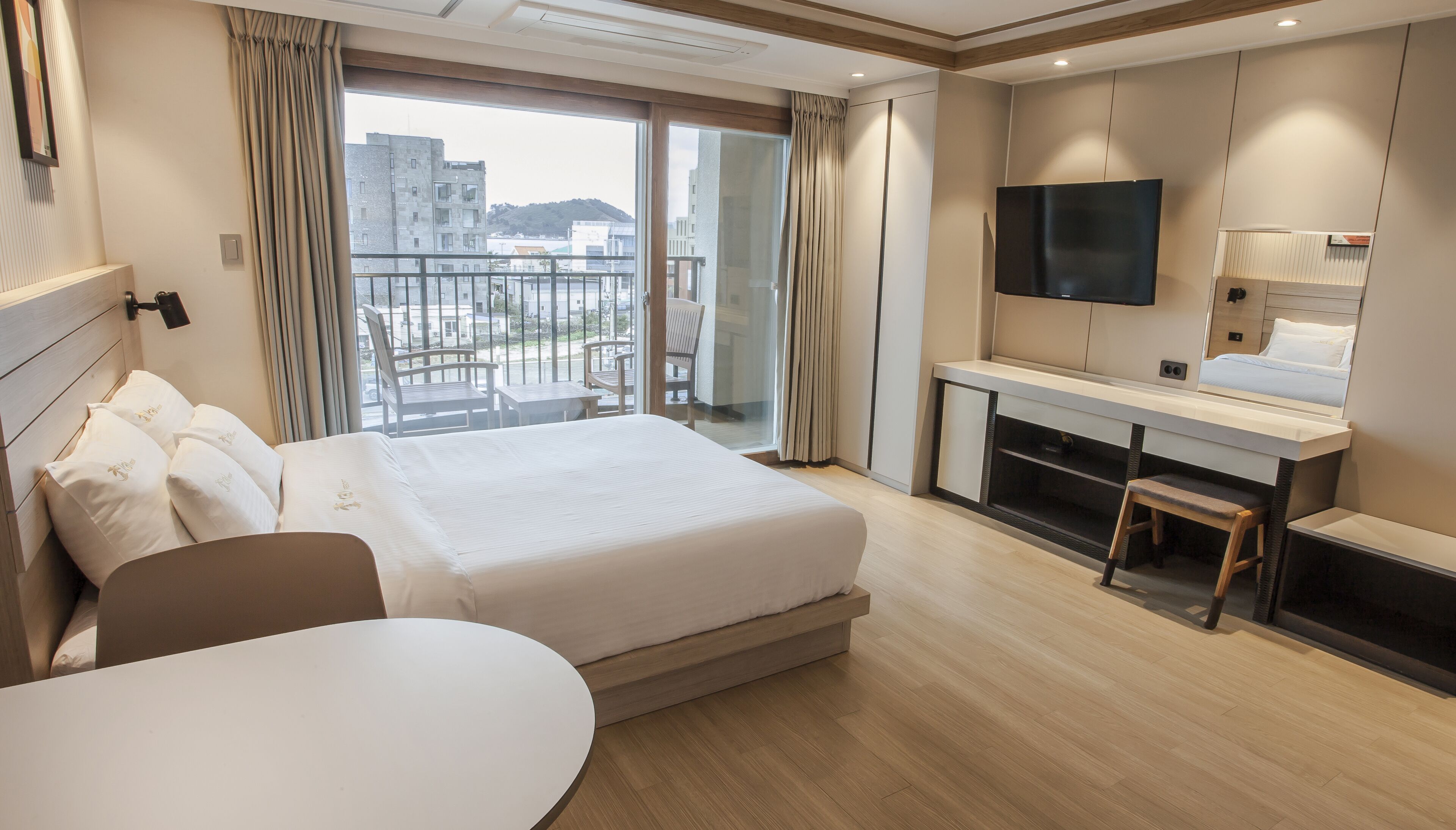 standard double room | blackout curtains, free wifi, bed sheets