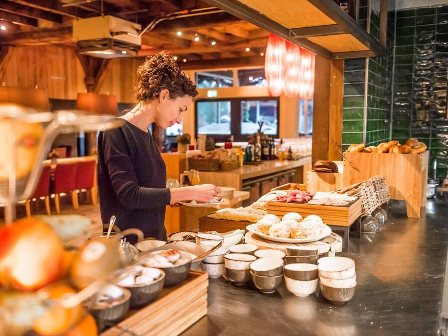 Desayuno buffet (EUR 20 por persona)