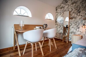 Bureau, chambres insonorisées, lits pliants/supplémentaires