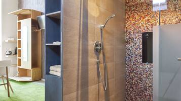 Deluxe Room | Bathroom amenities