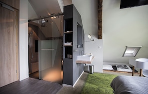 Bureau, chambres insonorisées, lits pliants/supplémentaires